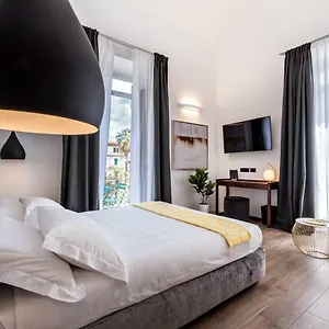 the-first-luxury-rooms-suites.hotelitalianriviera.com/